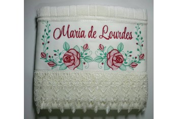 TOALHA DE BANHO FLORAL COM RENDA